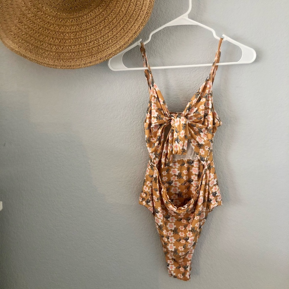 Verge girl one piece swimsuit